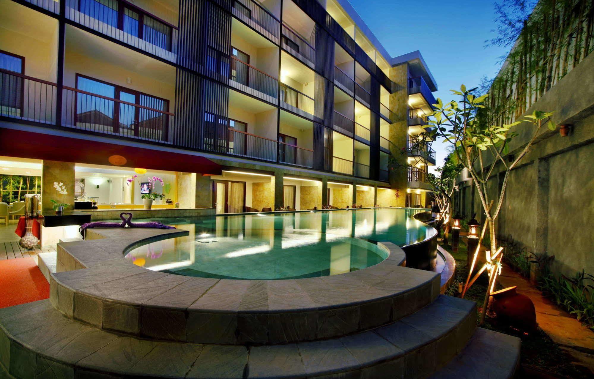 Quest Hotel Kuta By Aston Exterior foto